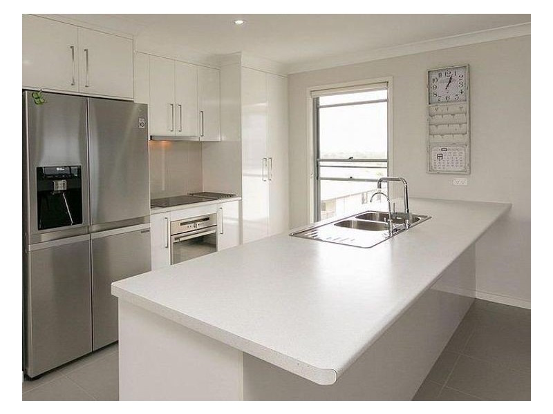 17 Sandy View Dr, Nikenbah QLD 4655