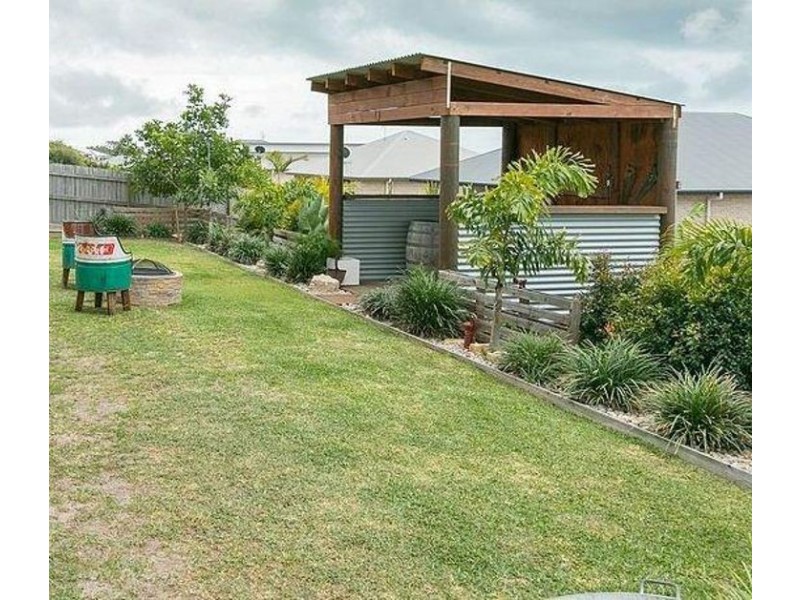 17 Sandy View Dr, Nikenbah QLD 4655