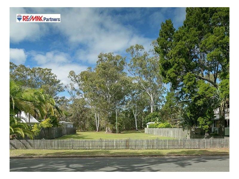 77 Moreton St, Toogoom QLD 4655