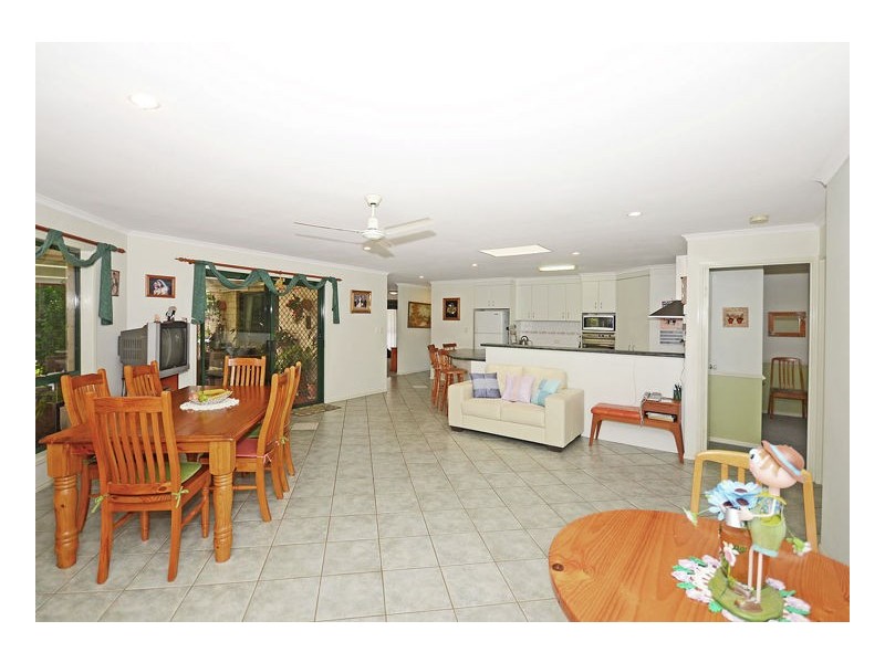 20 Lester Cres, Torquay QLD 4655