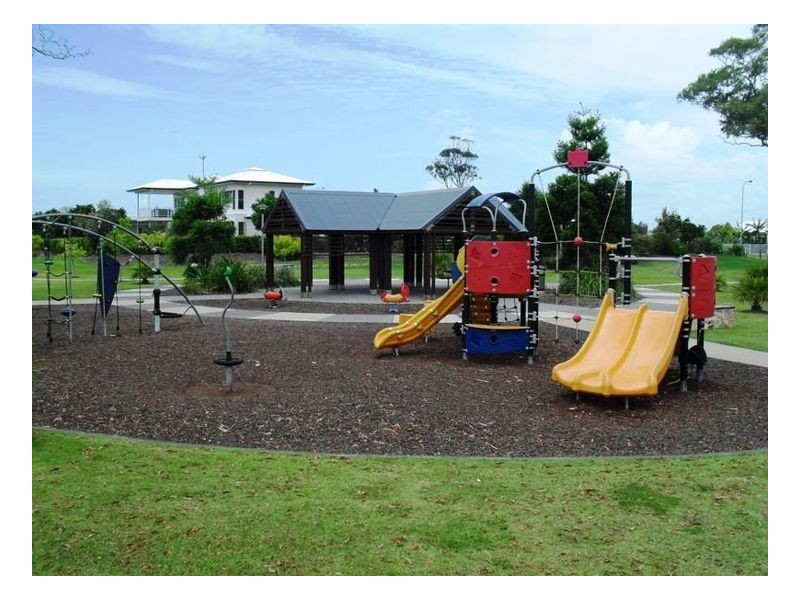 4 Sandcastles Cct, Burrum Heads QLD 4659