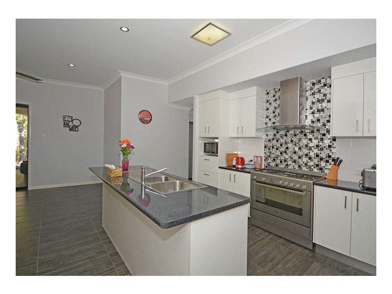 27 Spence Street, Point Vernon QLD 4655