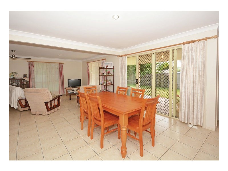 6 Seaside Cct, Toogoom QLD 4655