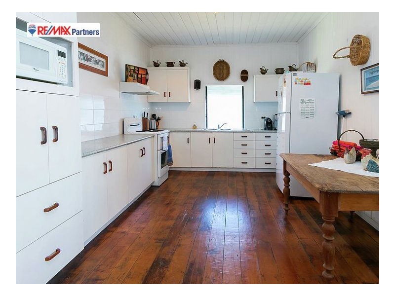 26 Moreton St, Toogoom QLD 4655