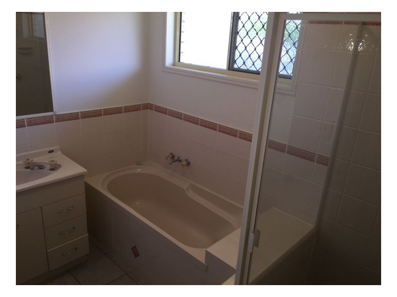 26 Deloraine Avenue, Urangan QLD 4655