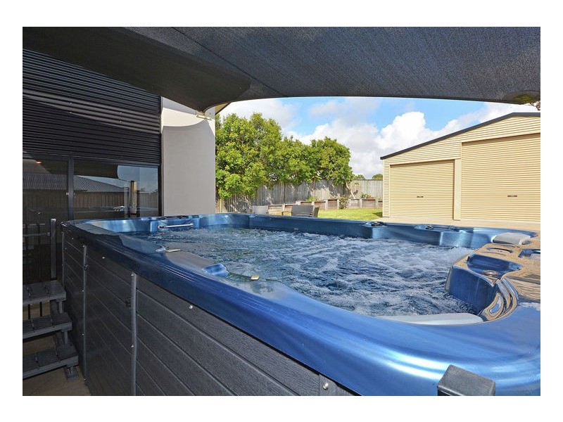 18 Seacrest Drive, Wondunna QLD 4655