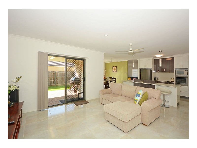 9 Duke Court, Urraween QLD 4655