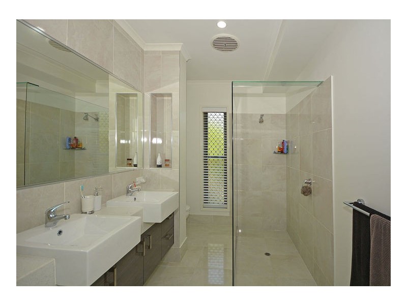 9 Duke Court, Urraween QLD 4655