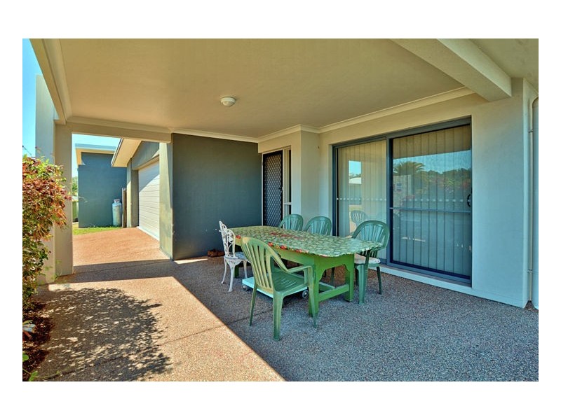 22 Wave Ct, Toogoom QLD 4655