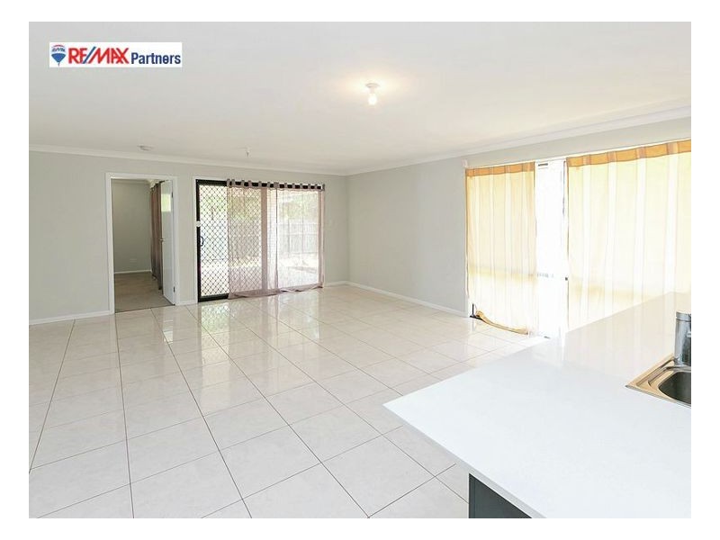 2 Lawson Dr, Tinana QLD 4650