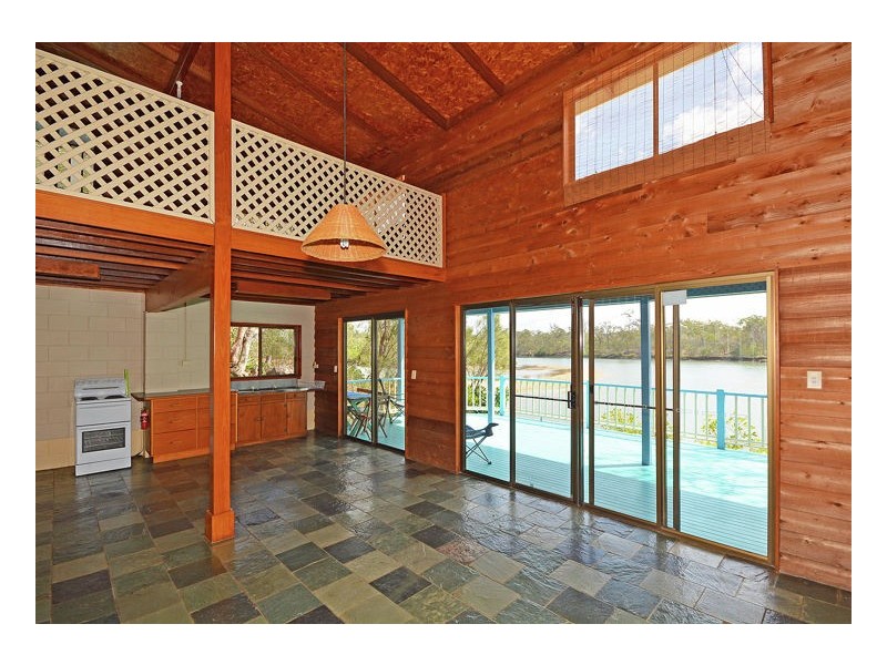 17 Jacqueline Drive, Pacific Haven QLD 4659