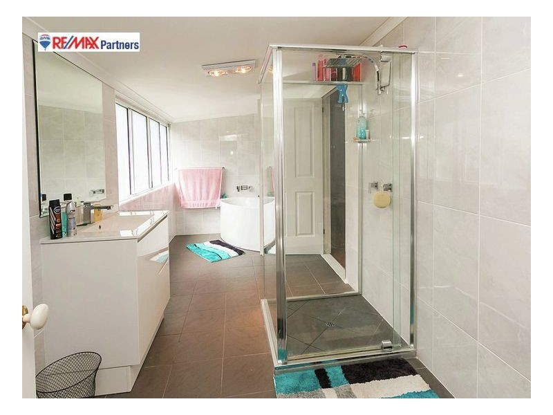 8-10 Whitley St, Howard QLD 4659