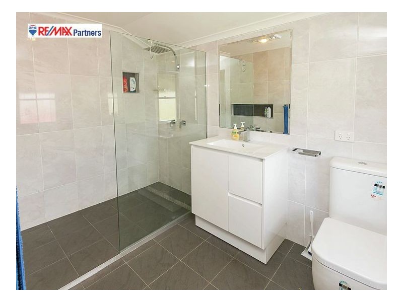 8-10 Whitley St, Howard QLD 4659