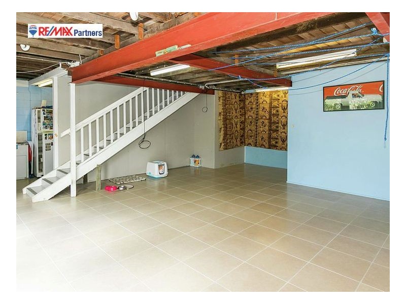 8-10 Whitley St, Howard QLD 4659