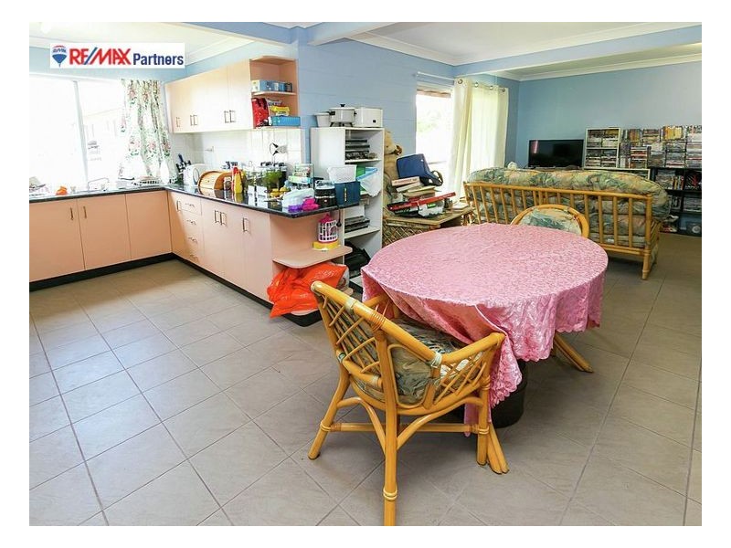 8-10 Whitley St, Howard QLD 4659