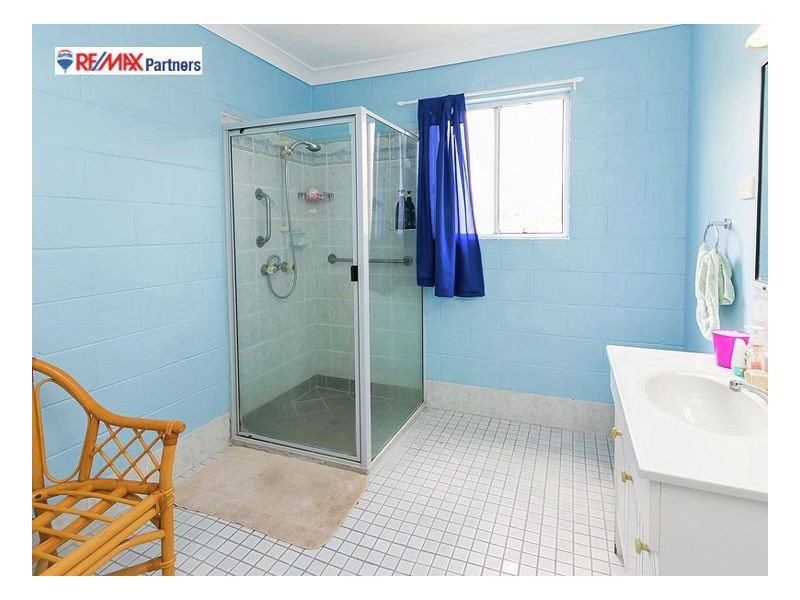 8-10 Whitley St, Howard QLD 4659