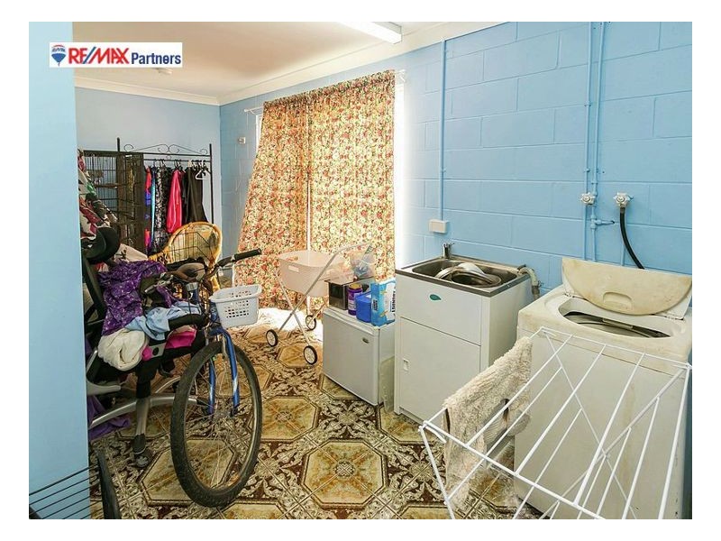 8-10 Whitley St, Howard QLD 4659