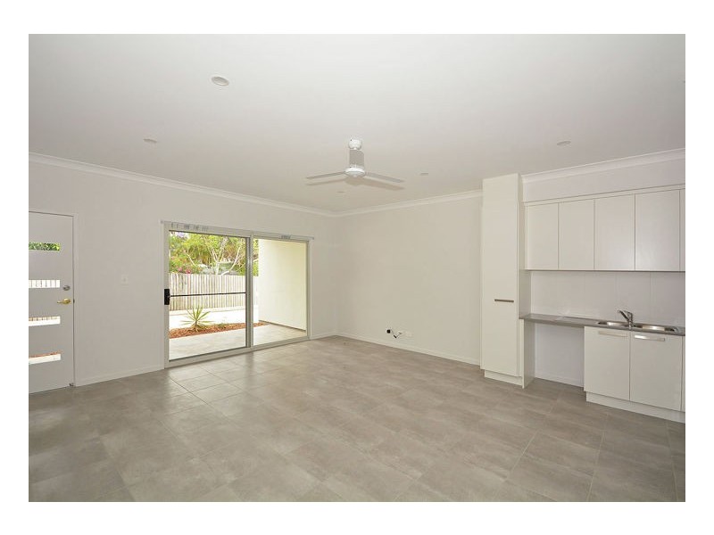 2/60 Totness Street, Torquay QLD 4655