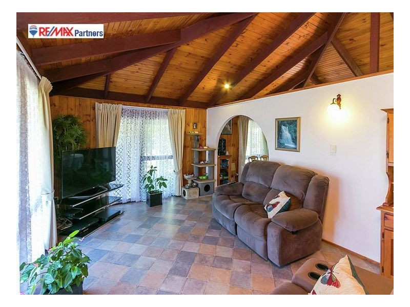 39 Smith Road, Howard QLD 4659
