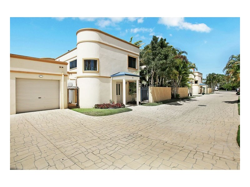 15/33 Elizabeth Street, Urangan QLD 4655