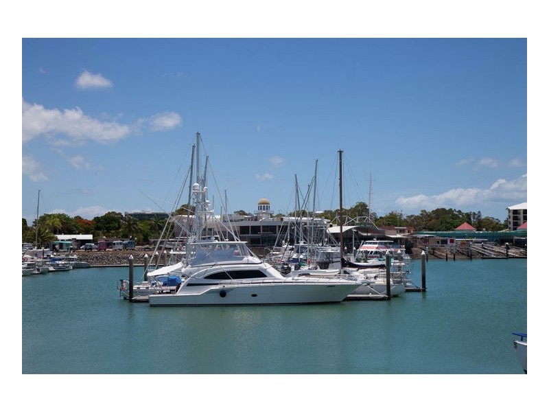 113/627 Charlton Esplanade, Urangan QLD 4655