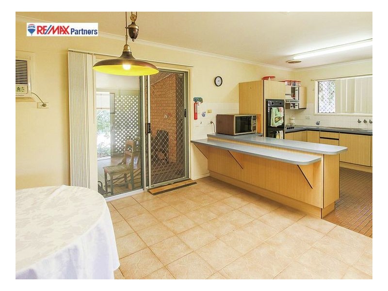 15 Margaret Street, Urangan QLD 4655