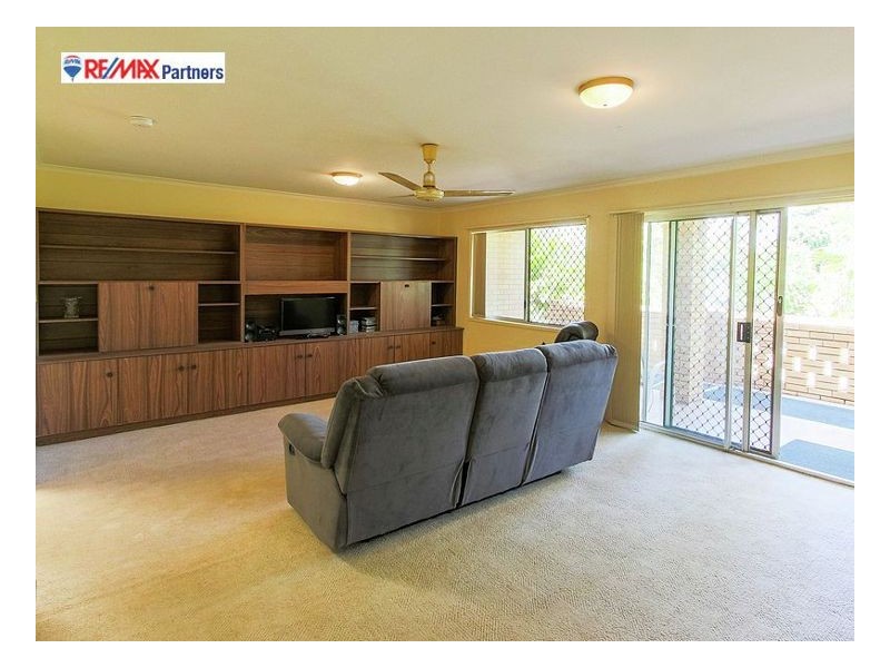15 Margaret Street, Urangan QLD 4655