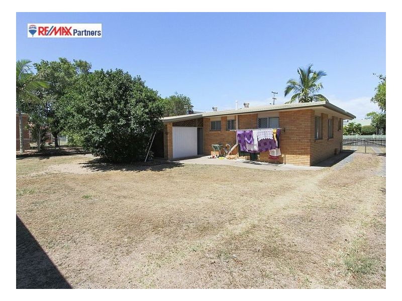15 Margaret Street, Urangan QLD 4655