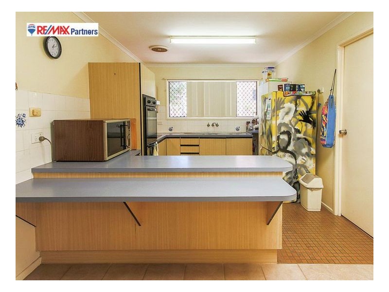 15 Margaret Street, Urangan QLD 4655