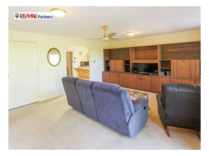 15 Margaret Street, Urangan QLD 4655