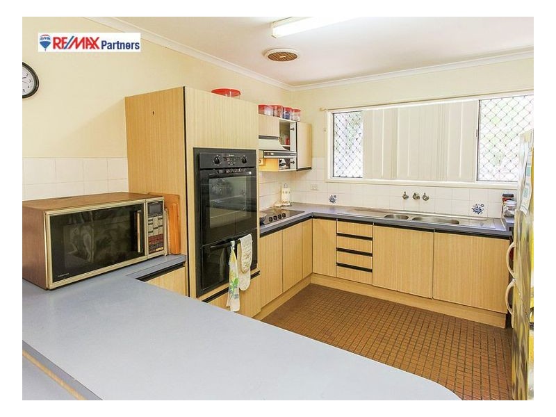 15 Margaret Street, Urangan QLD 4655