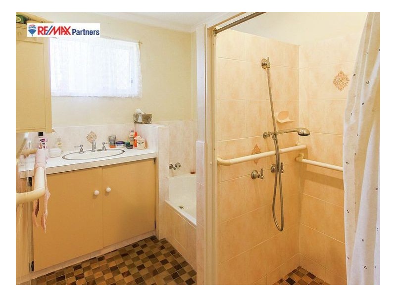 15 Margaret Street, Urangan QLD 4655