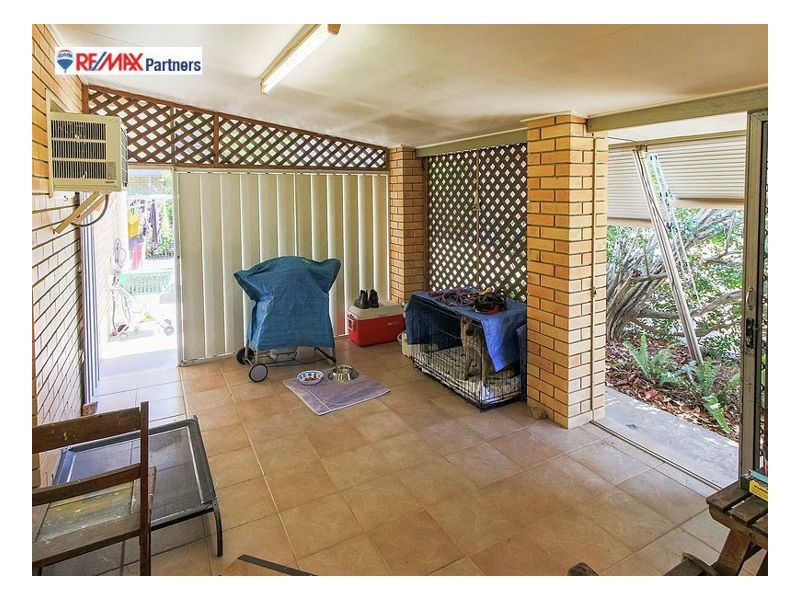 15 Margaret Street, Urangan QLD 4655