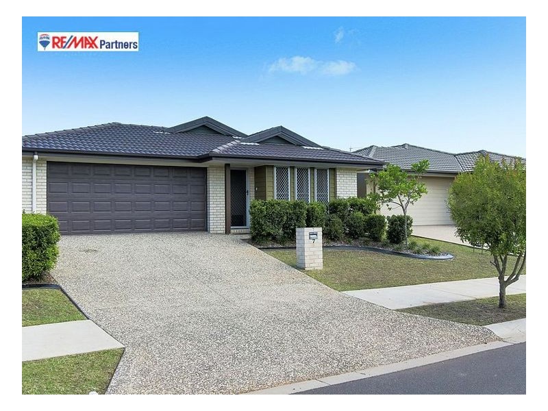 7 Lawson Road, Urraween QLD 4655