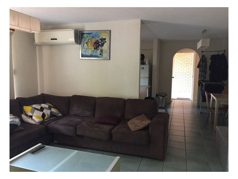 1/394 Esplanade, Torquay QLD 4655