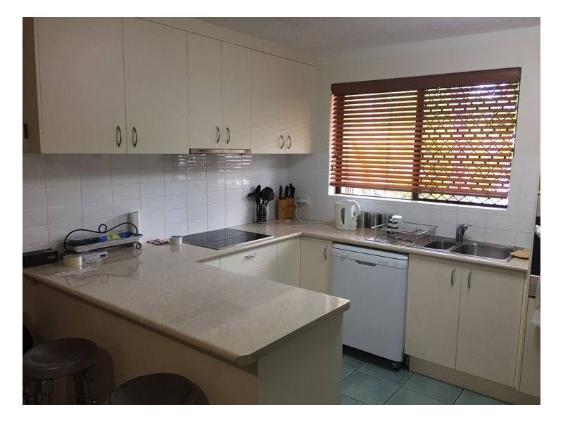 1/394 Esplanade, Torquay QLD 4655