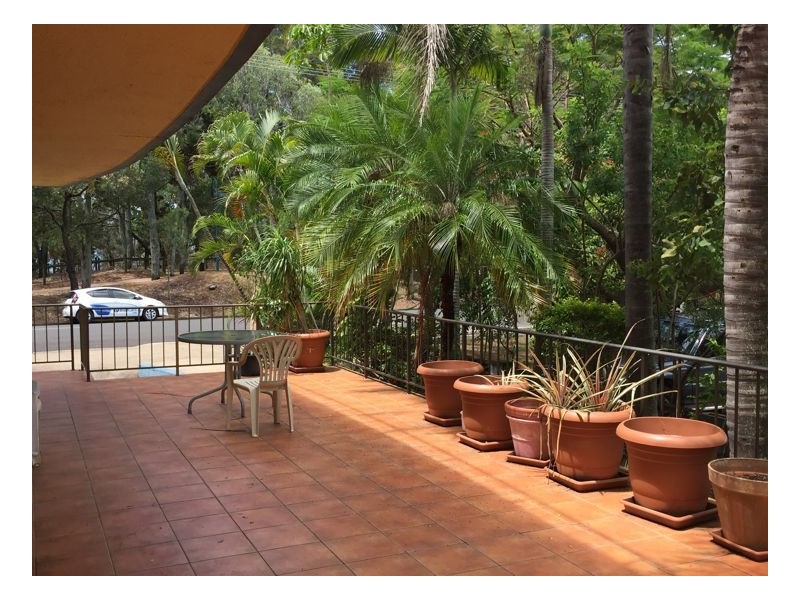 1/394 Esplanade, Torquay QLD 4655