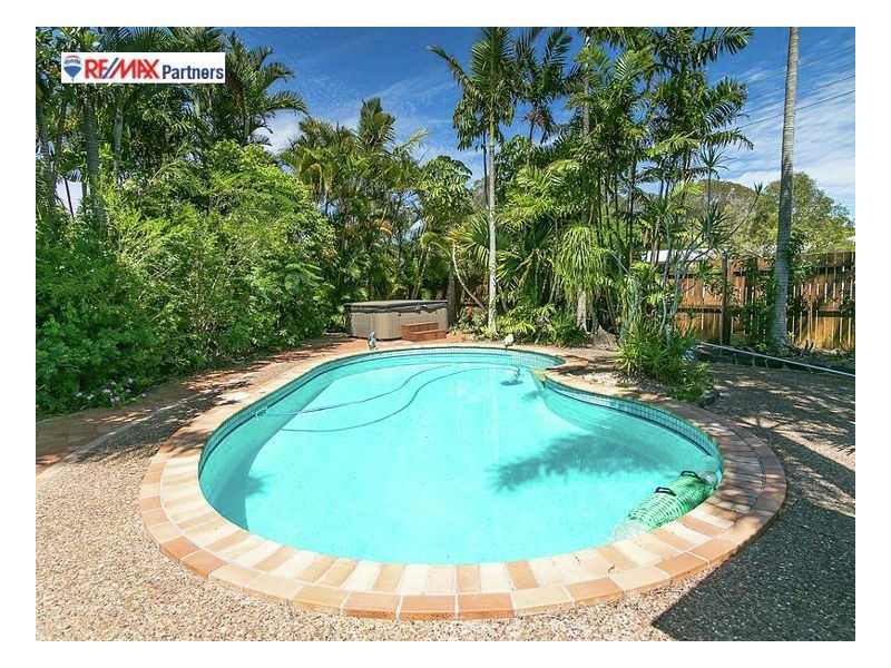 56 William St, Urangan QLD 4655