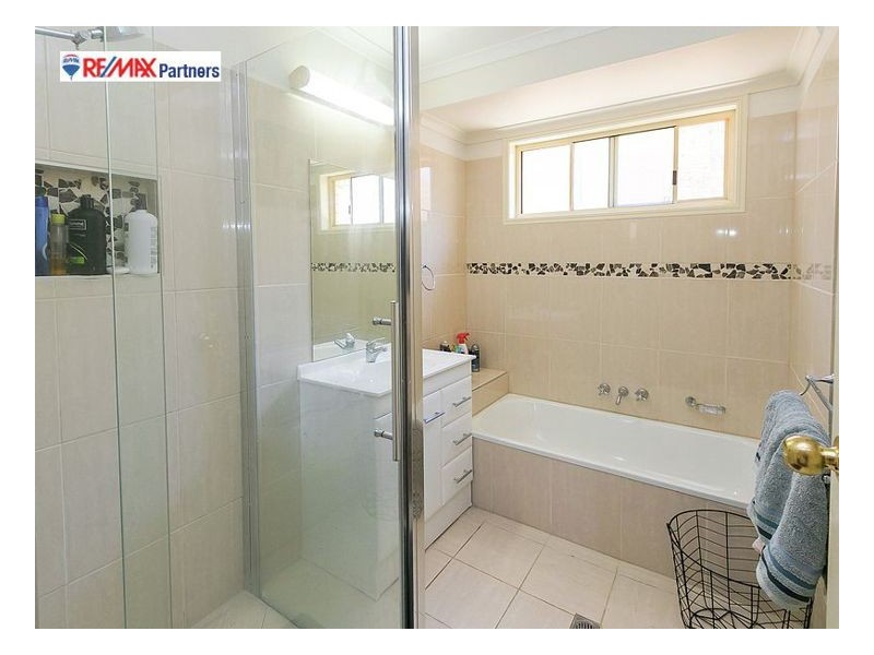 56 William St, Urangan QLD 4655