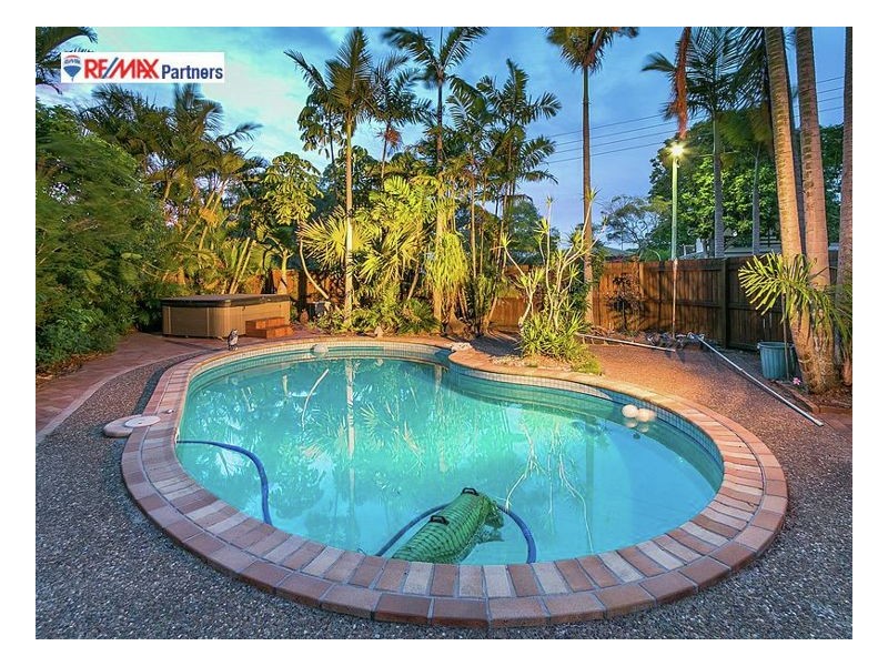 56 William St, Urangan QLD 4655