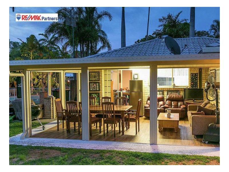 56 William St, Urangan QLD 4655