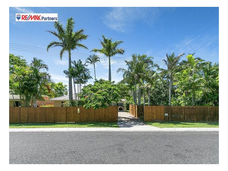 56 William St, Urangan QLD 4655