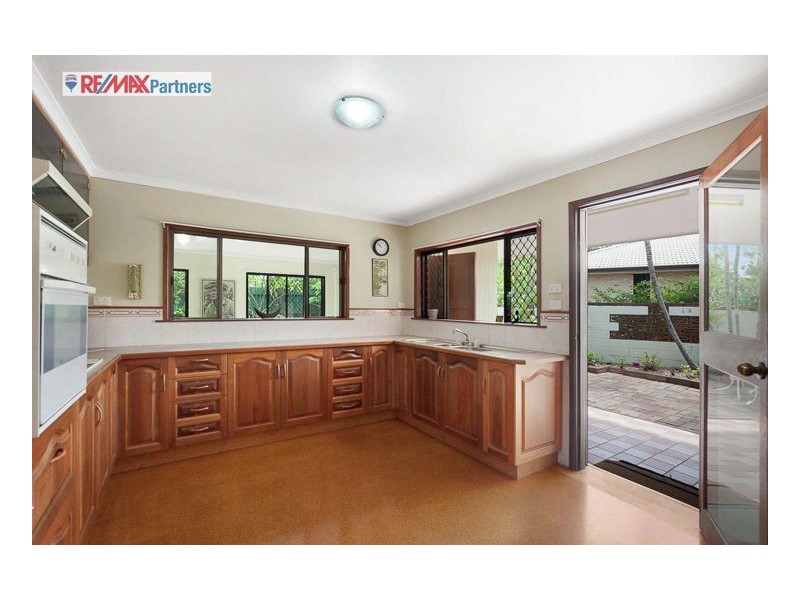 6 Bayrise Drive, Urangan QLD 4655