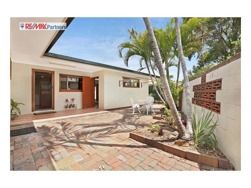 6 Bayrise Drive, Urangan QLD 4655