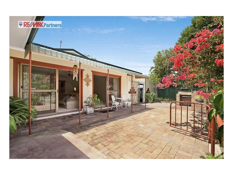 6 Bayrise Drive, Urangan QLD 4655
