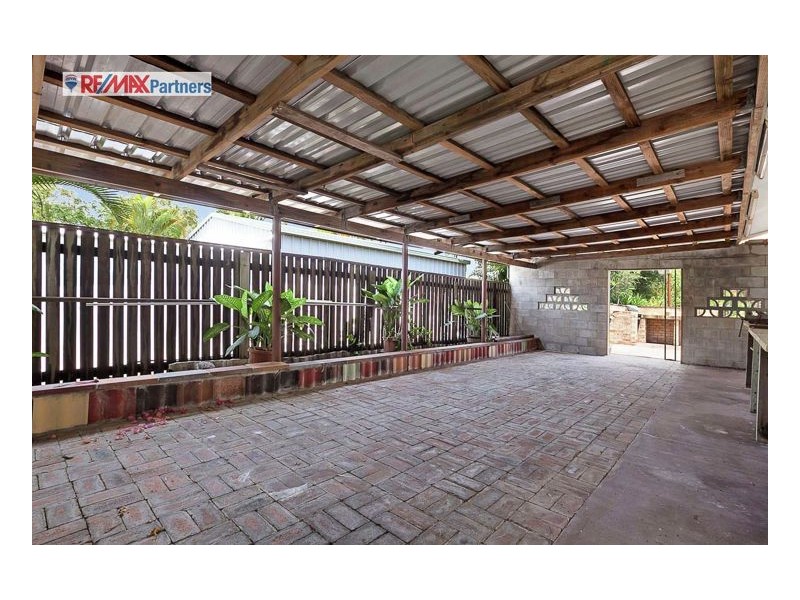 6 Bayrise Drive, Urangan QLD 4655