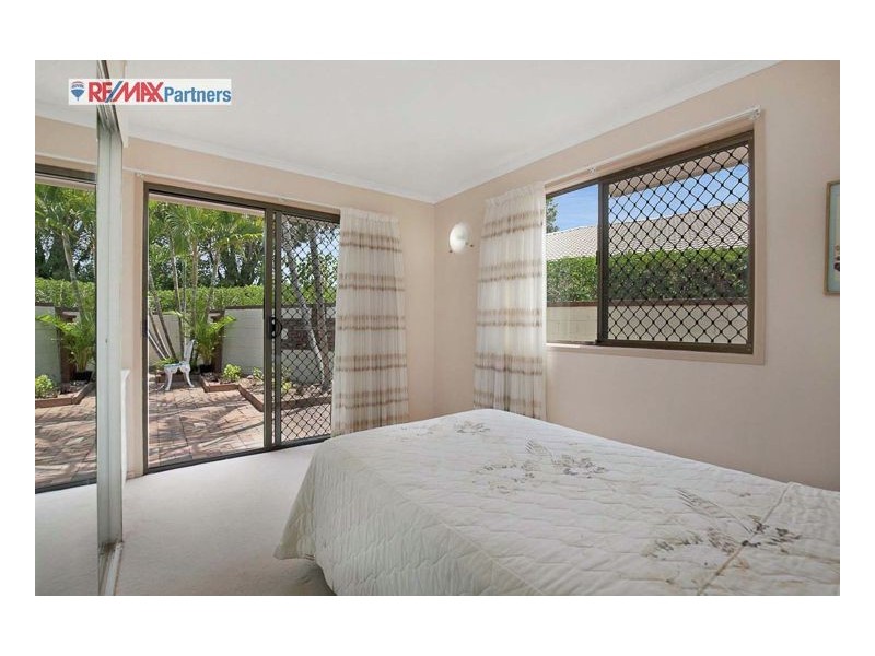 6 Bayrise Drive, Urangan QLD 4655