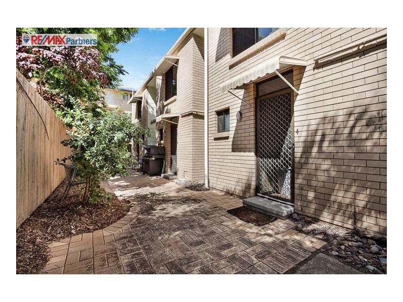 4/10 Denmans Camp Road, Torquay QLD 4655