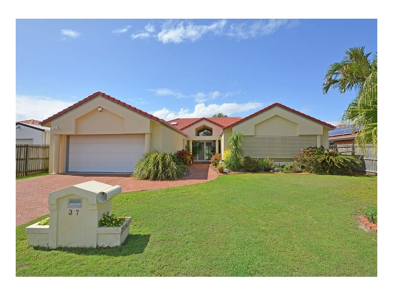 37 Bowerbird Avenue, Eli Waters QLD 4655