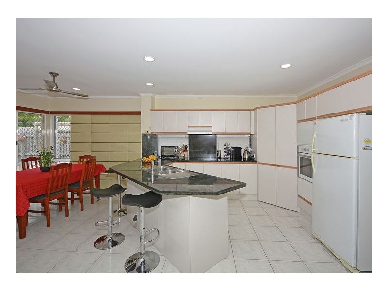 37 Bowerbird Avenue, Eli Waters QLD 4655